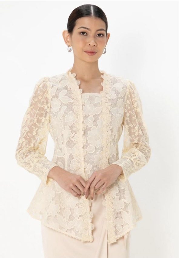 Java Kebaya Top (Category: Other Tops) located in Klang. Submitted by tobyto_moa (Listing ID 1444288945, Image 1). Description: Brand : EMBARA EMBARA Java Kebaya Top size M refer to 2nd photo Height : 163cm Weight : 46kg bought for rm150 after discount. letting go for rm87 include postage to semenanjung. worn only once. please chat if serious to buy only! .