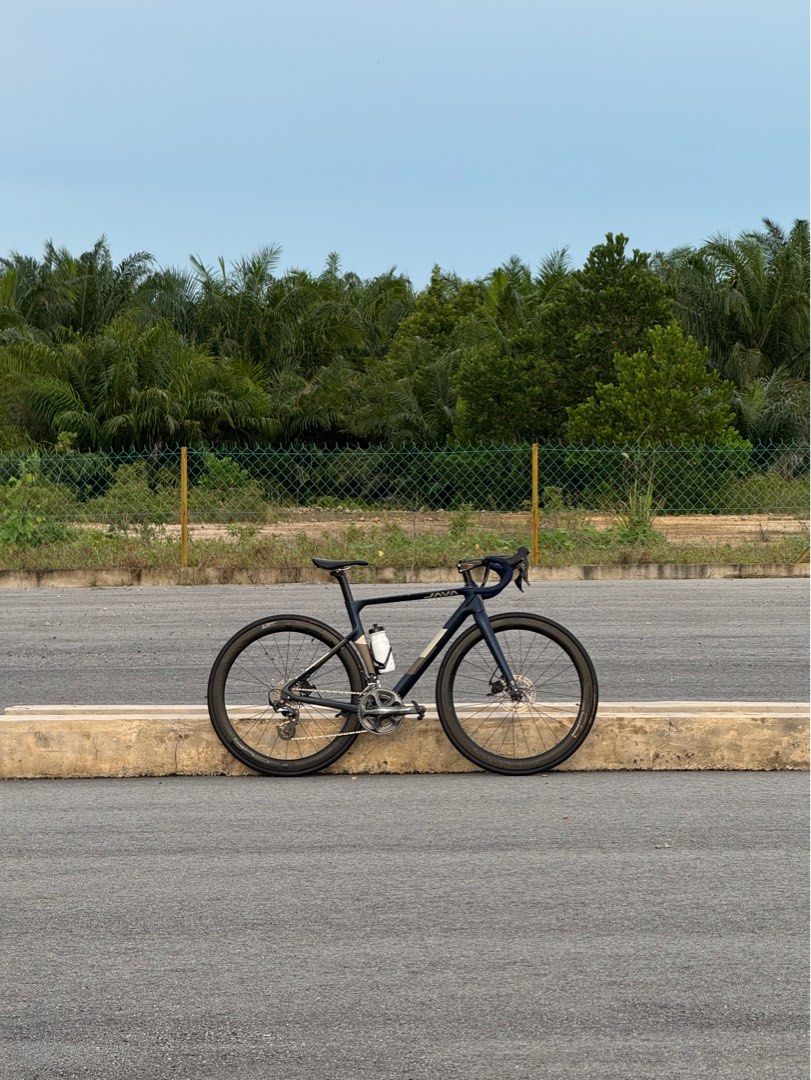 Java Vesuvio (Category: Bicycles) located in Pekan. Submitted by hudksstore (Listing ID 1444184682, Image 3). Description: Wts Java Vesuvio Size 51 Bodyframe Carbon Rim Carbon Decaf 700c Handlebar carbon Toseek Rd & Fd Shimano Ultegra BB upgrade Brake Disc Seat.