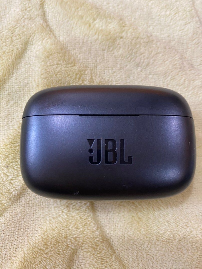 JBL Live 300TWAs (Category: Earphones) located in Makati City. Submitted by jdeep9 (Listing ID 1444160406, Image 3). Description: 2nd hand. Good condition. .