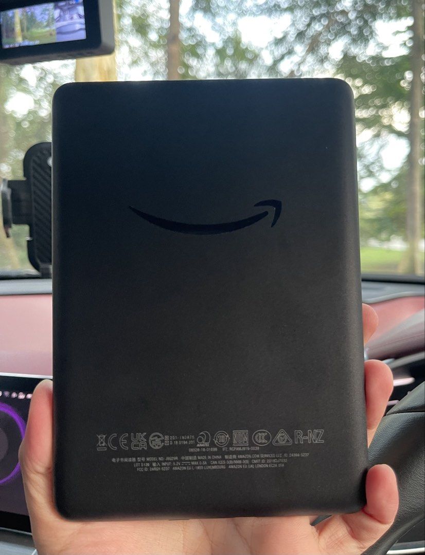 Kindle Basic 10th Generation (Category: E-Readers) located in Kuala Lumpur. Submitted by athirah.nurul (Listing ID 1444176505, Image 2). Description: Pre-loved & Refurbished from Harrington Bookshop (No Ads) Original Price: RM 375 + clear casing + screen protector + cable charger - only used for around 4 months - condition: good, little scratches .