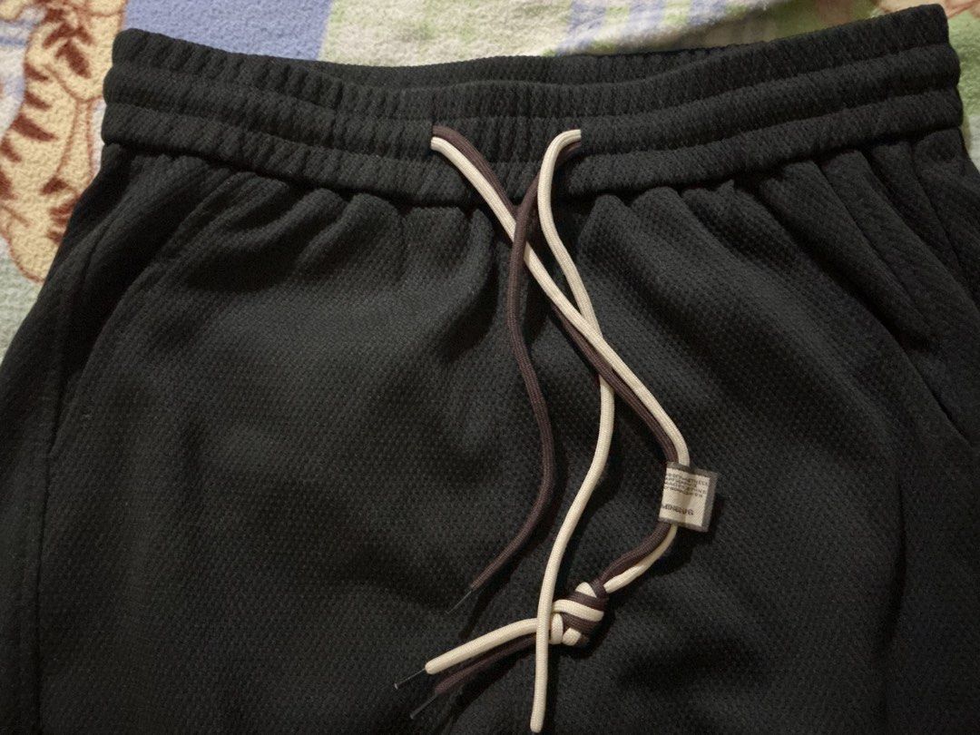 Korean baggy Jeans (Category: Jeans) located in Manila. Submitted by irthrift (Listing ID 1444197018, Image 2). Description: .