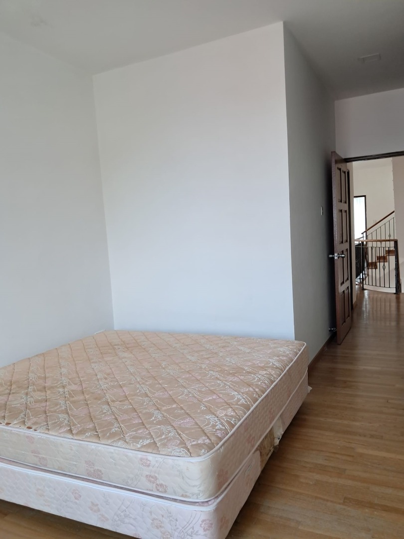 (Category: ) located in . Submitted by toogood-42395 (Listing ID 1444258206, Image 1). Description: .