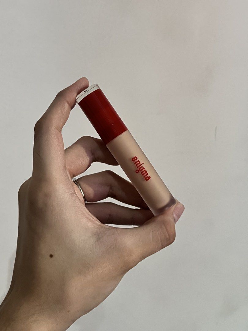 Light Sand | Enigma Skintroduction Longwear Liquid Concealer (Category: Makeup) located in Manila. Submitted by ryubnncl (Listing ID 1444161485, Image 2). Description: If you’re interested, just message me. RFS: hindi ko ka shade :( - used once - with box - onhand & ready to ship location: general trias, cavite ship via: lalamove and j&t.