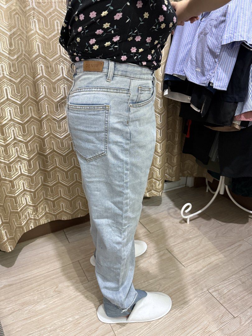 Light Wash Denim Jeans - Straight Leg (Category: Jeans) located in Quezon City. Submitted by apc2026 (Listing ID 1444167860, Image 2). Description: magbasa ng description!!! see pics for measurements!!! price already posted- wag na magtanong HM or Last price! no reply means -not interested in any offer LAST LAST price: 350 mode of payment: gcash meet up: farmers mall food court walang j&t na malapit Lbc lang meron- c/o buyer lalamove or grab expr