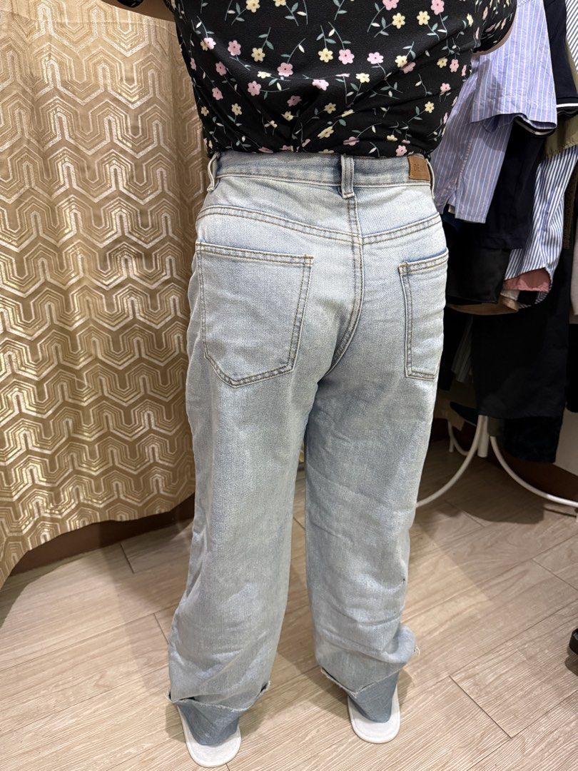 Light Wash Denim Jeans - Straight Leg (Category: Jeans) located in Quezon City. Submitted by apc2026 (Listing ID 1444167860, Image 3). Description: magbasa ng description!!! see pics for measurements!!! price already posted- wag na magtanong HM or Last price! no reply means -not interested in any offer LAST LAST price: 350 mode of payment: gcash meet up: farmers mall food court walang j&t na malapit Lbc lang meron- c/o buyer lalamove or grab expr