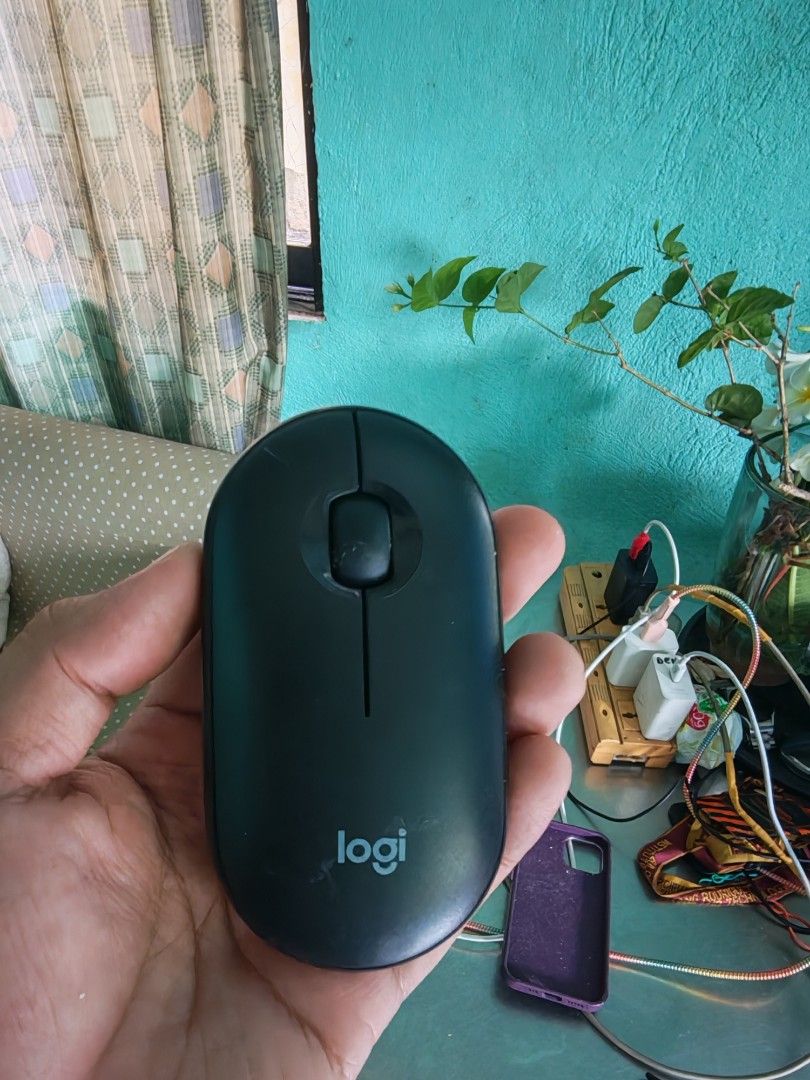 Logi Wireless Mouse (Category: Mouse & Mousepads) located in Carmona. Submitted by tech_hub_cavite (Listing ID 1444189336, Image 2). Description: - Black Logi wireless mouse - Works well, tested and confirmed - Powered by 1 AA battery - Compact and portable design - Ideal for everyday computing - Grab it now!.