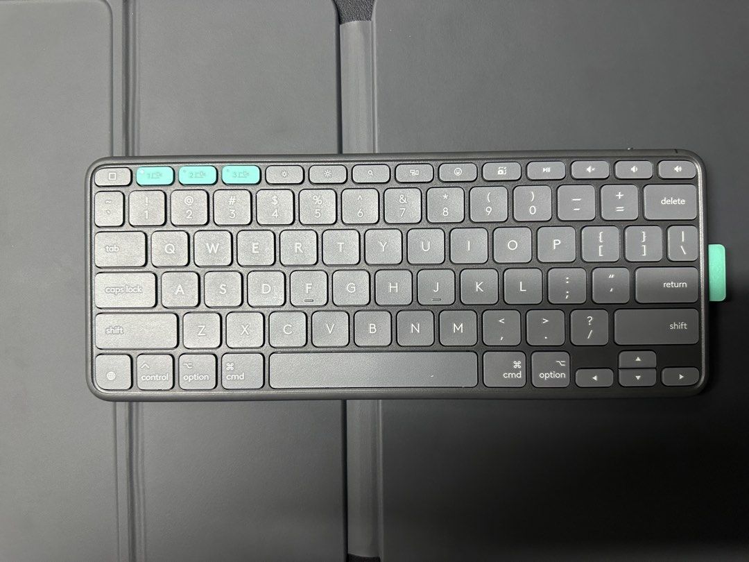 Logitech Flip Folio Keyboard Case for iPad 13” (Category: Cases & Sleeves) located in Quezon City. Submitted by aldrei101 (Listing ID 1444297963, Image 2). Description: For sale/swap to 13” m4/m5 pro magic keyboard (I will add) Bought on 20 May 2026 No issues Feel free to ask any questions Can do meetup around qc Some stuff autofilled by carousell: - Logitech Flip Folio keyboard case - Compatible with iPad Pro 12.9-inch and iPad Air 13-inch - Con