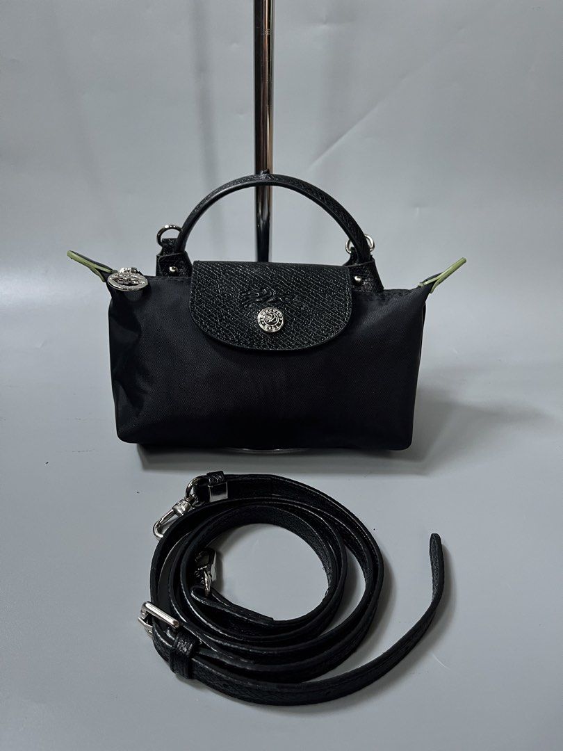 Longchamp micro (Category: Luxury Bags & Wallets) located in San Jacinto. Submitted by kellysthrift_ (Listing ID 1444229071, Image 1). Description: Micro sling like new .