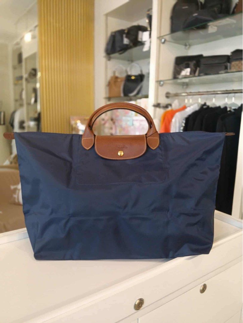 Longchamp xl tote (Category: Luxury Bags & Wallets) located in Cabanatuan. Submitted by GRESTORE (Listing ID 1444275227, Image 1). Description: travel tote.
