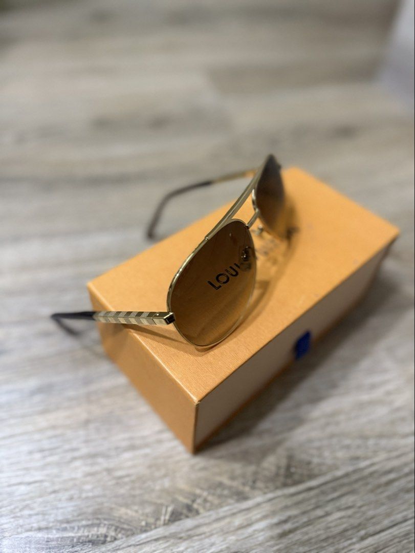 Louis vuitton sunnies (Category: Luxury Accessories) located in Cabanatuan. Submitted by GRESTORE (Listing ID 1444275495, Image 2). Description: slightly used .
