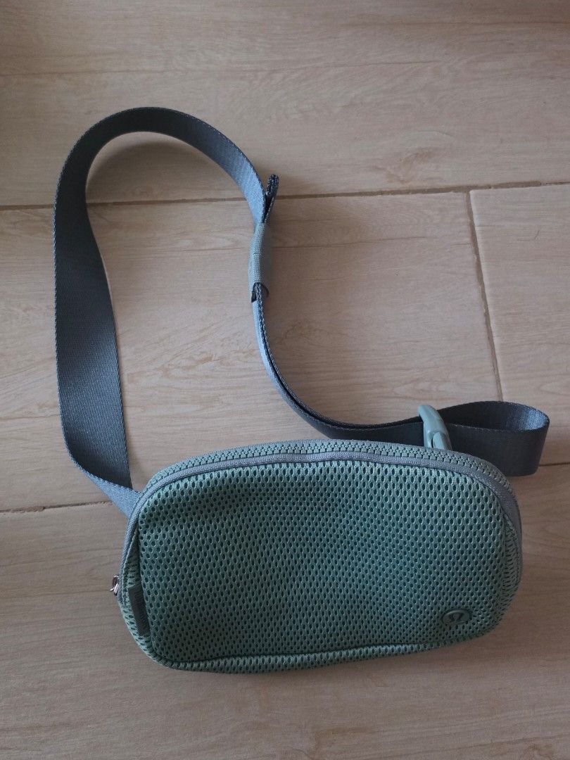 Lululemon Everywhere Belt Bag 1L Knit Mesh (Category: Cross-body Bags) located in Quezon City. Submitted by _cjbarrera (Listing ID 1444175302, Image 2). Description: .