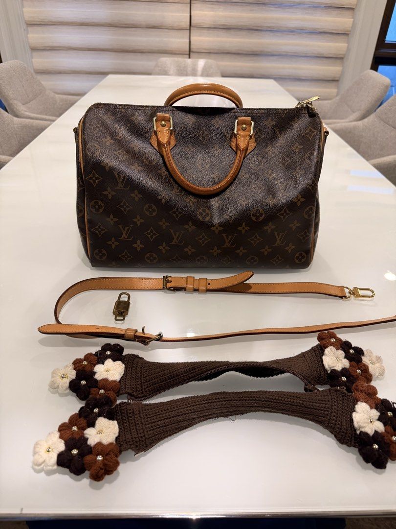 LV Speedy Bandouliere 35 (Category: Luxury Bags & Wallets) located in Quezon City. Submitted by luxury.shop_ph (Listing ID 1443230459, Image 1). Description: With free handle covers.