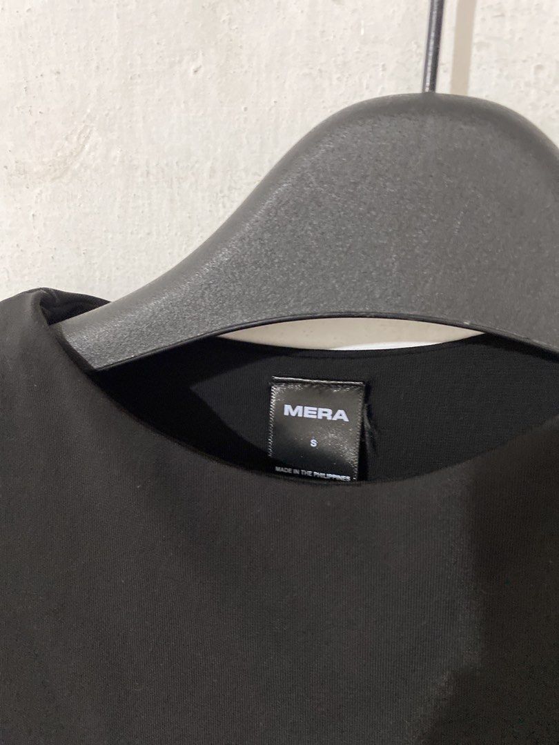 MERA Black Basic Short Sleeve T-Shirt Size S (Category: Shirts) located in Cainta. Submitted by narraveranda (Listing ID 1444143576, Image 2). Description: - Brand: MERA - Color: Black - Style: Basic T-shirt - Features: Short sleeves, crew neck - Fit: Size S - Occasion: Everyday wear - Origin: Made in the Philippines.
