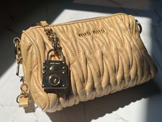 (Category: ) located in . Submitted by thriftworth (Listing ID 1444163492, Image 1). Description: .