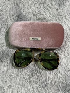 (Category: ) located in . Submitted by albay.hype.shop (Listing ID 1444144913, Image 1). Description: .