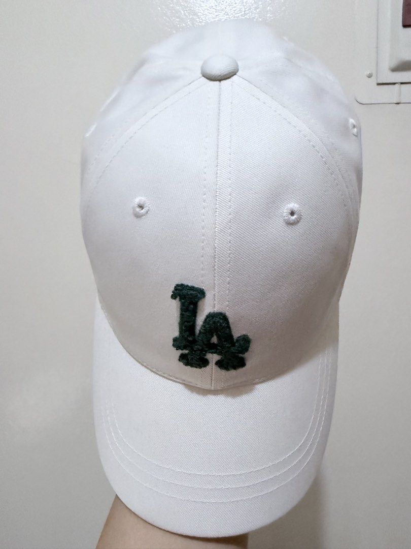 MLB LA Dodgers White Green Baseball Cap (Category: Caps & Hats) located in Mandaluyong City. Submitted by ramos10 (Listing ID 1444300738, Image 2). Description: - White MLB cap - Features green LA Dodgers logo - Adjustable strap at the back - MLB branding inside - Ideal for casual wear or showing team support - Clean and classic design D pa nagamit-na Tago lng sa cabinet.