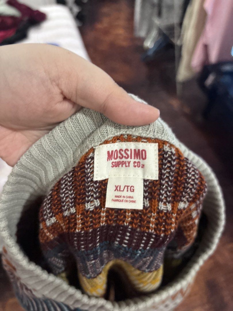 Mossimo Supply Co. Geometric Pattern Crewneck Sweater XL/TG (Category: Coats, Jackets and Outerwear) located in Manila. Submitted by jngrc (Listing ID 1444218053, Image 2). Description: size xl mens.