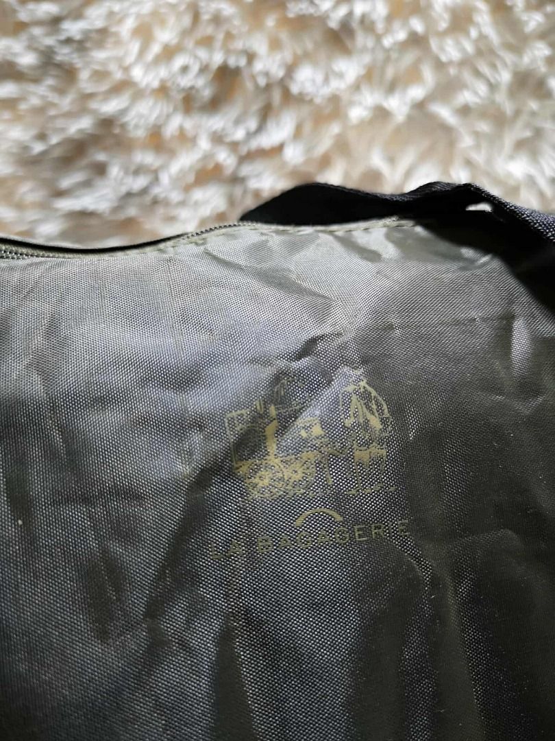 Multi Pockets Nylon Duffel Bag (Category: Luxury Bags & Wallets) located in Santa Cruz. Submitted by jmy_surplus.2 (Listing ID 1444115274, Image 3). Description: Size ; L - 13 W - 17 Color ; Dark Green Type ; Duffel bag Brand ; No brand Material ; Nylon Style ; Zipper Closure Duffel bag LR 163 JMY 5 Batch #208.