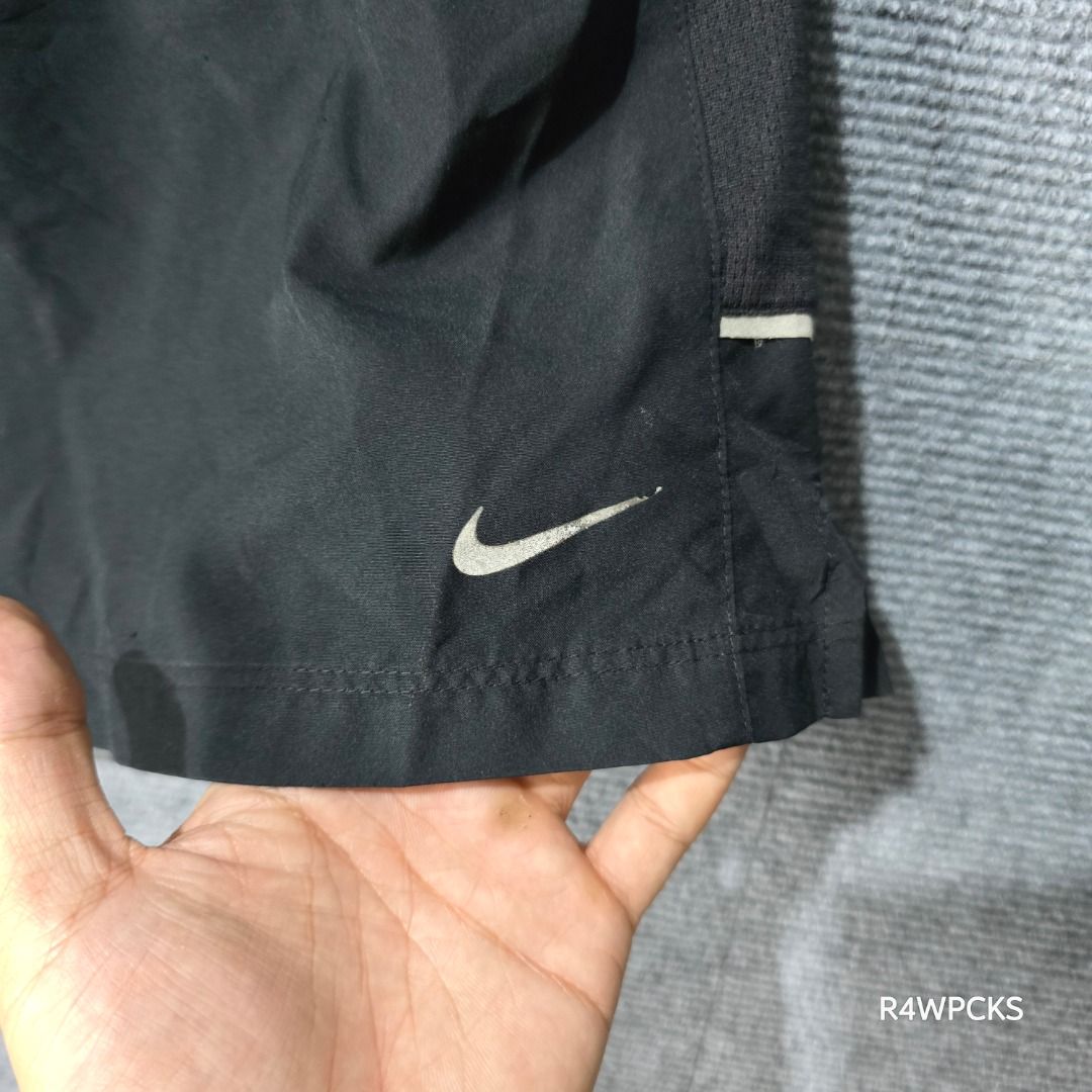 NIKE DRI-FIT BLACK SHORTS (Category: Shorts) located in San Mateo. Submitted by r4wpcks (Listing ID 1444192748, Image 3). Description: Size on Tag: L Best Fit: 28 - 34 Waist: 28 - 34 inches Length: 17 inches Leg Hole / Hem: 13.5 inches Condition: 9/10 Color Rate: 9/10 Issue: Signs of use, see last image COLOR MAY VARY DUE TO LIGHTING Location: San Mateo Rizal, near Marikina J&T/Lalamove courier, shipping fee should be handled by the buyer ❗Messag