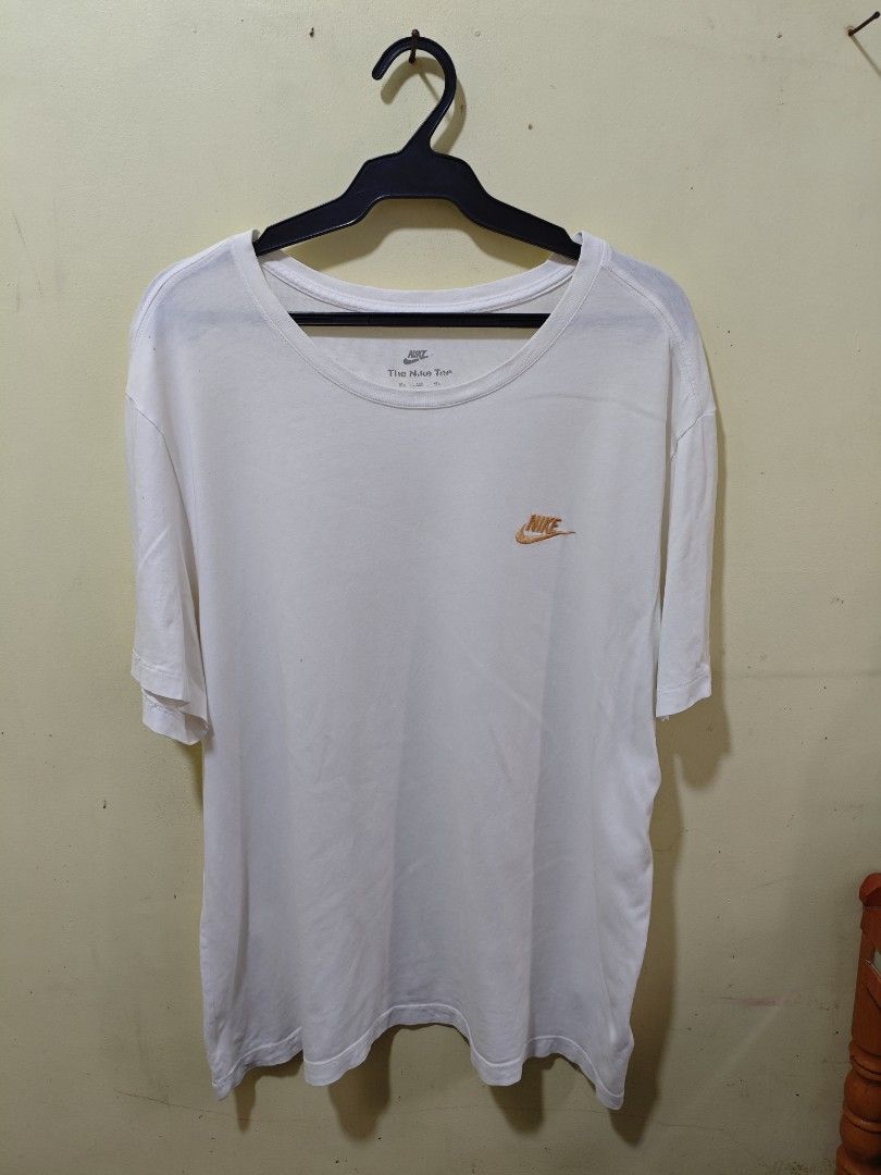 Nike Gold Minimal Logo Classic Men Tshirt (Category: Tshirts & Polo Shirts ) located in Baguio. Submitted by cool_chic (Listing ID 1444189295, Image 1). Description: Nike Classic Men Tshirt Color Rate 9.5/10 Flaw Minimal Stains Complete Tags Embroidered Logo Cotton Tela Need Wash Size 2XL Dimes 24 Width 29 Length Price P220 .