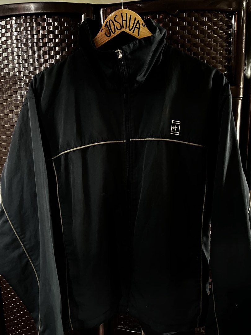 Nike Vintage Windbreaker 19s (Category: Coats, Jackets and Outerwear) located in Burgos, Pangasinan. Submitted by cane.3 (Listing ID 1444129555, Image 1). Description: .