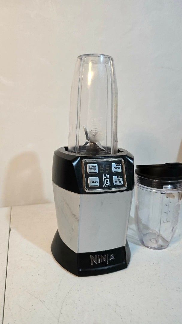 Nutri Ninja Auto iQ 1000 Watts (Category: Juicers, Blenders & Grinders) located in Caloocan City. Submitted by souththrift_taytay (Listing ID 1444218311, Image 3). Description: Nutri Ninja Auto iQ 1000 Watts Australian mall pull out Used as demo unit Inclusion 2 bottle 1 lid 1 blade Issue scratches 220V 4.5k.