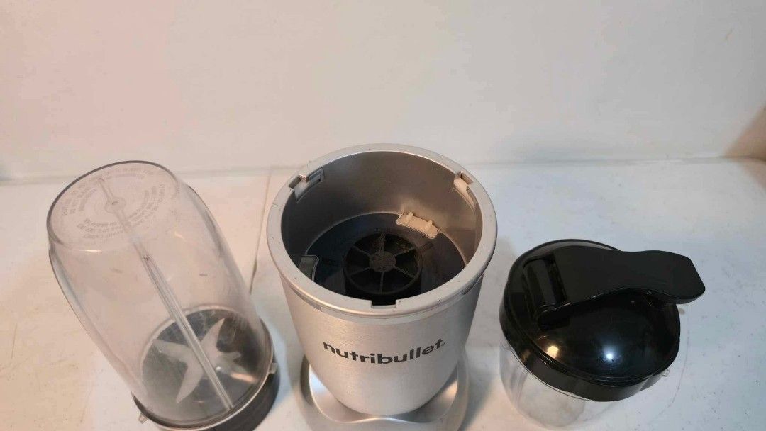 Nutribullet 1200 Watts Blender (Category: Juicers, Blenders & Grinders) located in Caloocan City. Submitted by souththrift_taytay (Listing ID 1444218493, Image 3). Description: Nutribullet 1200 Watts Blender Australian mall pull out Used as demo Model: NB-203 Inclusion 2 bottle 1 lid 1 blade No box 220V 4k.