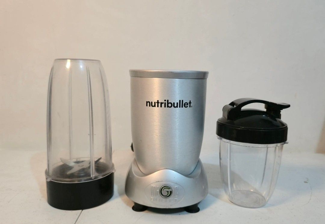 Nutribullet 1200 Watts Blender (Category: Juicers, Blenders & Grinders) located in Caloocan City. Submitted by souththrift_taytay (Listing ID 1444218493, Image 2). Description: Nutribullet 1200 Watts Blender Australian mall pull out Used as demo Model: NB-203 Inclusion 2 bottle 1 lid 1 blade No box 220V 4k.