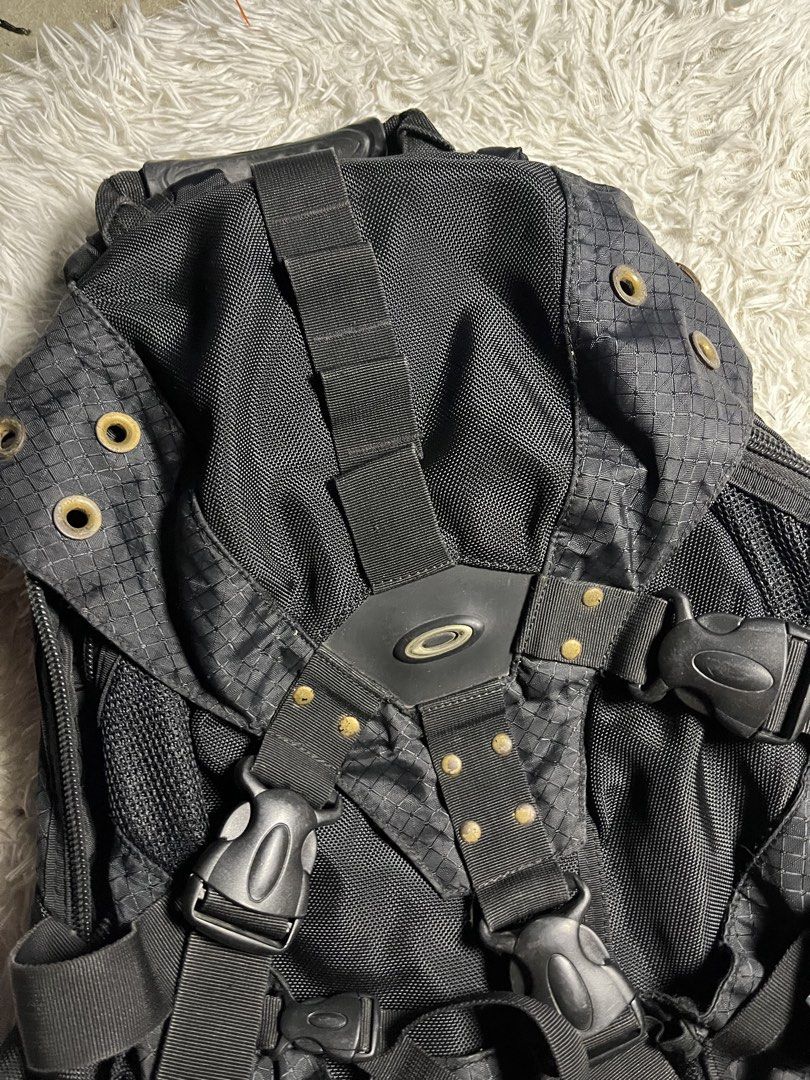 Oakley Black Tactical Backpack (Category: Backpacks) located in Silang. Submitted by _goodf1nds (Listing ID 1444127762, Image 2). Description: 3k+sf All details posted, check nyo bago mag pm Pass sa barat/low baller Loc: Silang, cavite Lalamove, flash or j&t No cod.