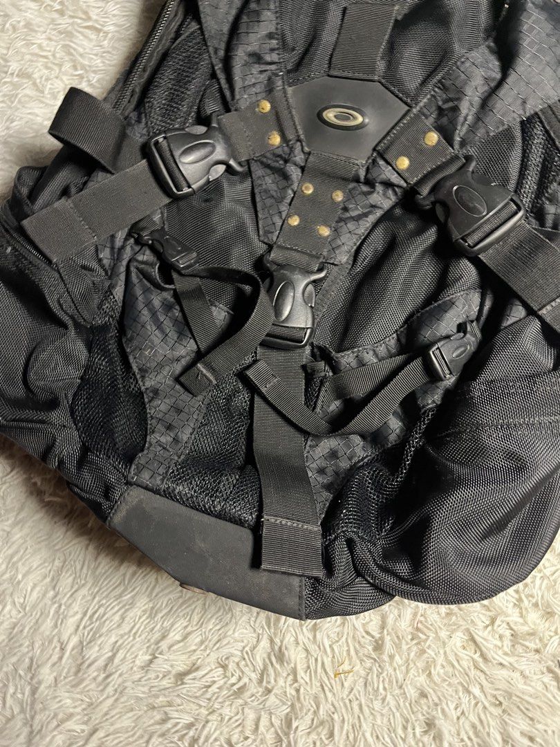 Oakley Black Tactical Backpack (Category: Backpacks) located in Silang. Submitted by _goodf1nds (Listing ID 1444127762, Image 3). Description: 3k+sf All details posted, check nyo bago mag pm Pass sa barat/low baller Loc: Silang, cavite Lalamove, flash or j&t No cod.