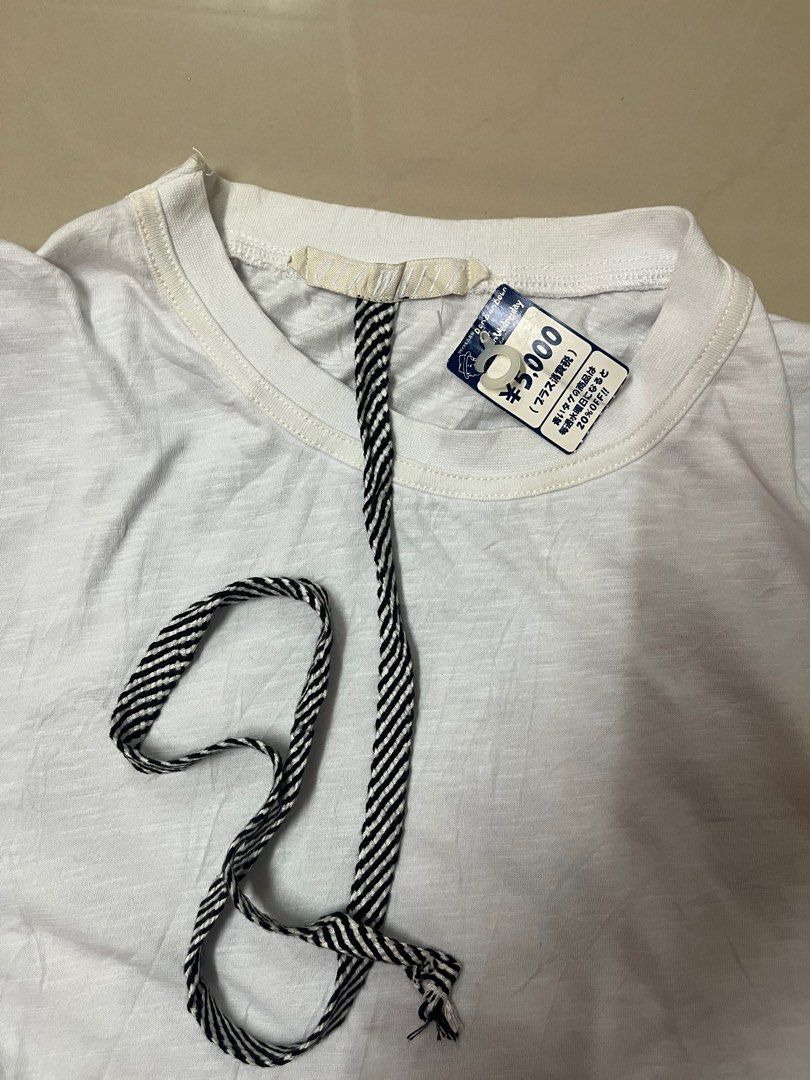 Off White (Category: Tshirts & Polo Shirts) located in Kota Kinabalu. Submitted by 88_thrift_store (Listing ID 1444119962, Image 2). Description: Off white pit 18 ❌ 27 size M good condition perlu cuci saja berminat pm.