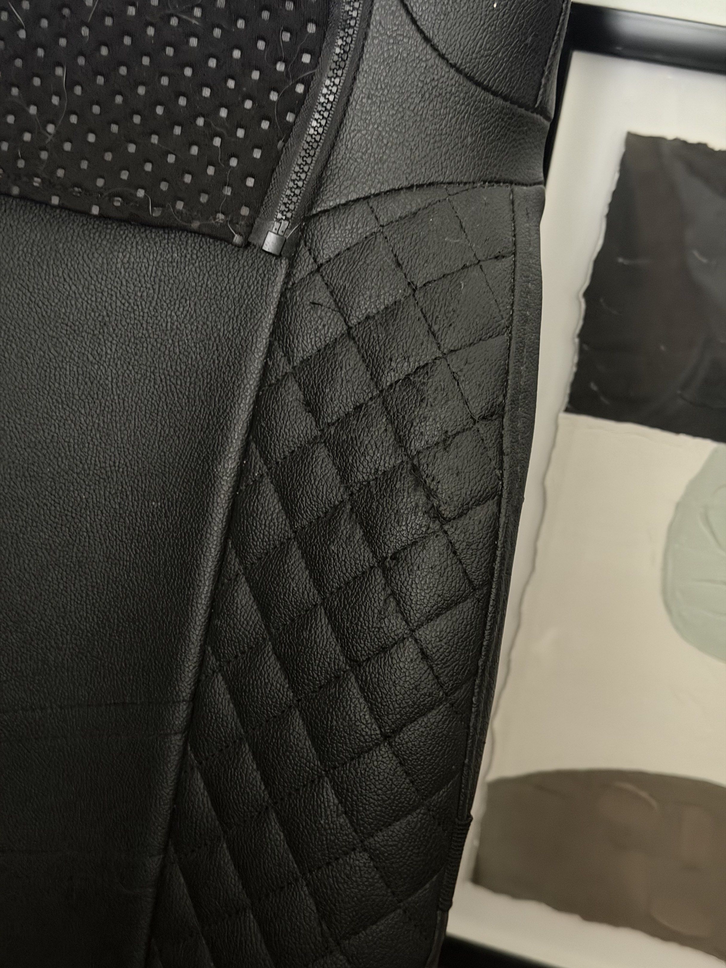 OGAWA Massage Chair Cozmic (Category: Massage Devices) located in Taguig. Submitted by ranger09 (Listing ID 1444175537, Image 3). Description: Ogawa Massage Mobile Seat Cozmic With Heating Balls Selling Low: 11,000 Current SRP: 29,990 Location: BGC RFS: Not Being Used Perfectly working. Only “issue” are the cat scratches at the back, and some minor in front. .