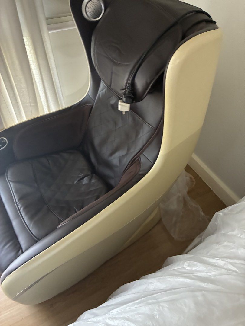 Ogawa massage chair with Speakers (Category: Massage Devices) located in Manila. Submitted by jeyjeyang (Listing ID 1444223064, Image 2). Description: Brown leather massage chair. Has built-in speakers at the headrest. Control panel on the side for settings. Footrest is also included. Great for relaxing at home. No issue.