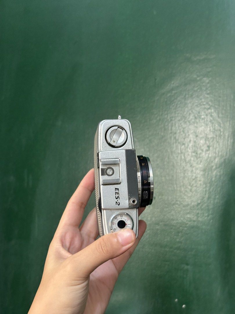 Olympus-Pen EE-S 2 Half Frame Film Camera (Category: Cameras) located in Rizal. Submitted by buchai.declutters (Listing ID 1444190154, Image 2). Description: - Olympus Pen EE-S II half frame camera - Uses 35mm film - D. Zuiko 1:2.8 30mm lens - Made in Japan - Classic camera, perfect for film photography enthusiasts - Get creative with unique half frame shots up to 72 shots using a 36 exp film roll RFS: downsizing.