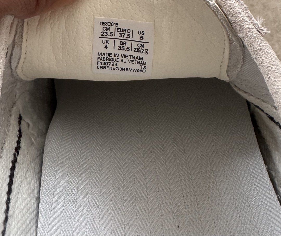 Onitsuka Tiger Mexico 66 SD Sneakers (Category: Sneakers) located in Singapore. Submitted by irya_irya (Listing ID 1444130030, Image 2). Description: - Onitsuka Tiger Mexico 66 SD from JAPAN - Color: Cream & Light Grey - Size: 23.5cm (EUR 37.5 / US 5 / UK 4) - Condition: Brand new with original tags attached - Style: Classic, perfect for everyday wear Bought wrong size for sister .