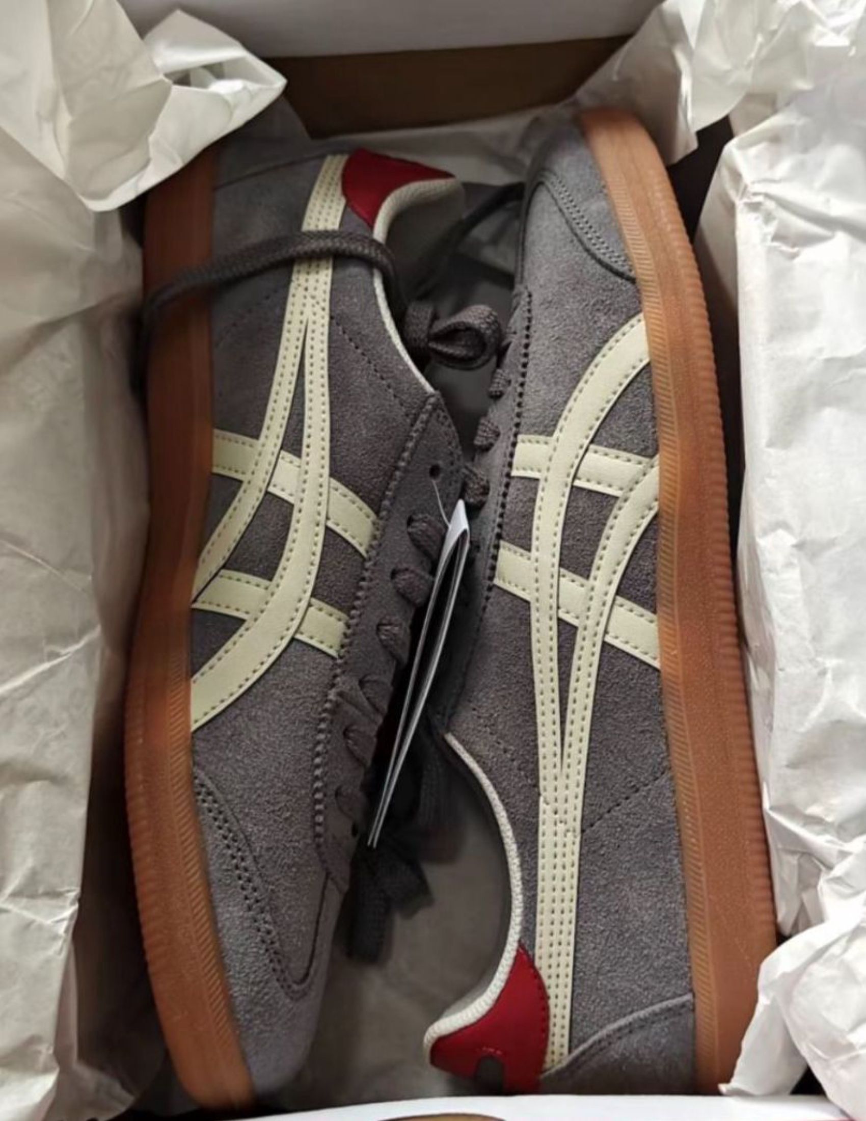 Onitsuka Tiger Tokuten Synthetic Leather Sneakers Grey (Category: Sneakers) located in Singapore. Submitted by legentlestone (Listing ID 1444255317, Image 1). Description: 🎀 Onitsuka Tiger Picks Onitsuka Tiger Tokuten Synthetic Leather Sneakers Grey Brand new | Free ship | COD 3-day photo confirm Questions? Chat me 💕.