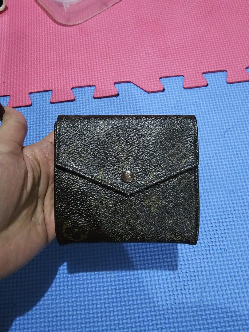 Original Vintage lv short wallet (Category: Luxury Bags & Wallets) located in Angeles City. Submitted by maria_anna_gracia1130 (Listing ID 1444245040, Image 2). Description: Original vintage lv short wallet Sign of used Pero super tibay pa With original box.