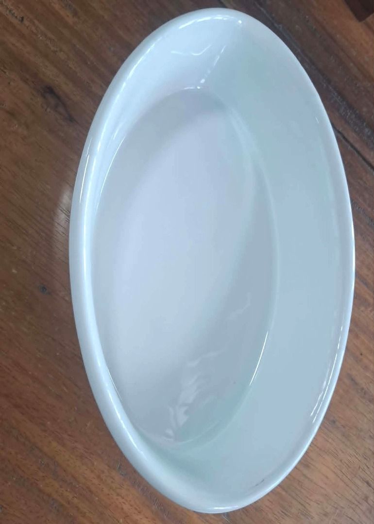Oval Ceramic Serving Dish / Baking Dish – Preloved (Category: Bakeware) located in Quezon City. Submitted by m_decluttering_sale (Listing ID 1444183293, Image 2). Description: Oval Ceramic Serving Dish / Baking Dish – Preloved Description: Elegant white oval ceramic serving dish in very good pre-owned condition. Features a subtle blue decorative pattern around the side. Perfect for serving pasta, vegetables, baked dishes, casseroles, desserts, or