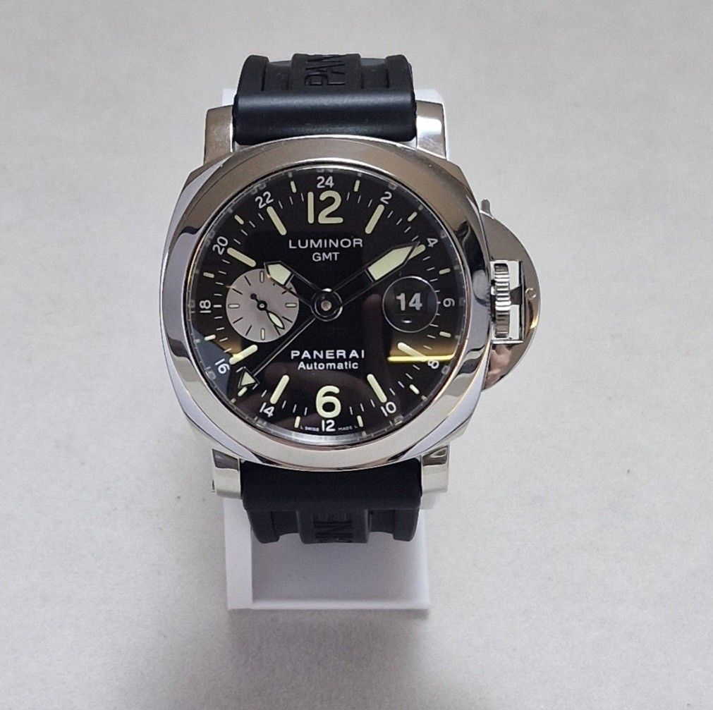 Panerai Luminor GMT PAM 088 (Category: Men's Watches) located in Quezon City. Submitted by rhyswatchmnl (Listing ID 1444122564, Image 1). Description: Panerai Luminor GMT PAM 088 44mm Year 2015 Full Set Condition 9.8/10 265,000.