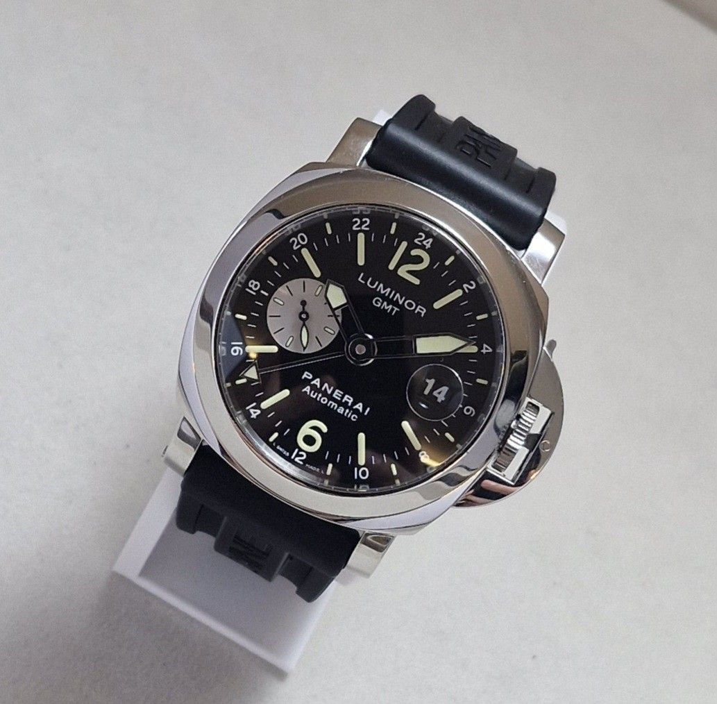 Panerai Luminor GMT PAM 088 (Category: Men's Watches) located in Quezon City. Submitted by rhyswatchmnl (Listing ID 1444122564, Image 2). Description: Panerai Luminor GMT PAM 088 44mm Year 2015 Full Set Condition 9.8/10 265,000.
