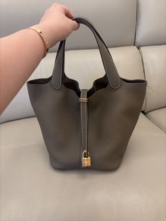 (Category: ) located in . Submitted by shopperholicsss (Listing ID 1444213365, Image 1). Description: .