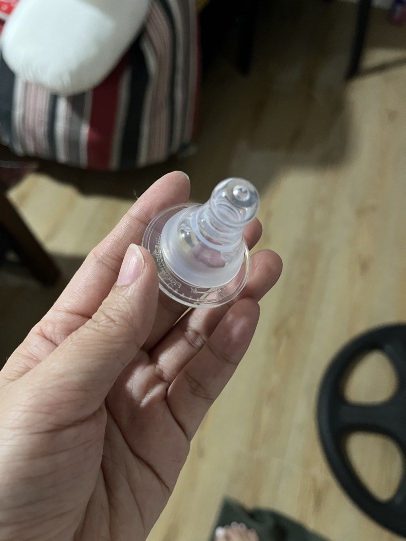 Pigeon Flexible Nipple size M (Category: Breastfeeding & Bottle Feeding) located in Baliuag. Submitted by lovedby_l (Listing ID 1444197157, Image 3). Description: Pigeon Standard/High Quality Peristaltic Nipple MEDIUM Flow (M) for Newborn - 3pcs per box, suitable for 4+ months - Brand new PS: Nilagay ko lang po sa box for storage but the items are all Medium size RFS: Extra stock.