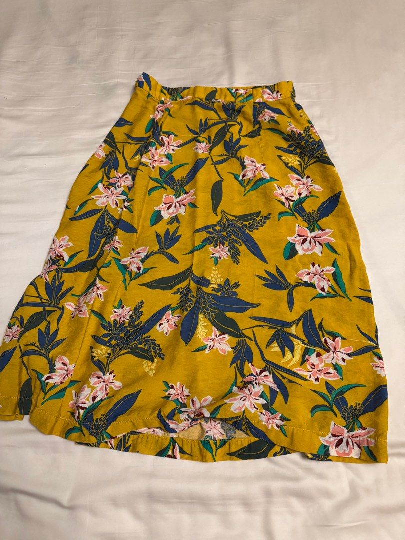 Pomelo yellow printed skirt (Category: Skirts) located in Antipolo. Submitted by robmack (Listing ID 1444273651, Image 3). Description: .