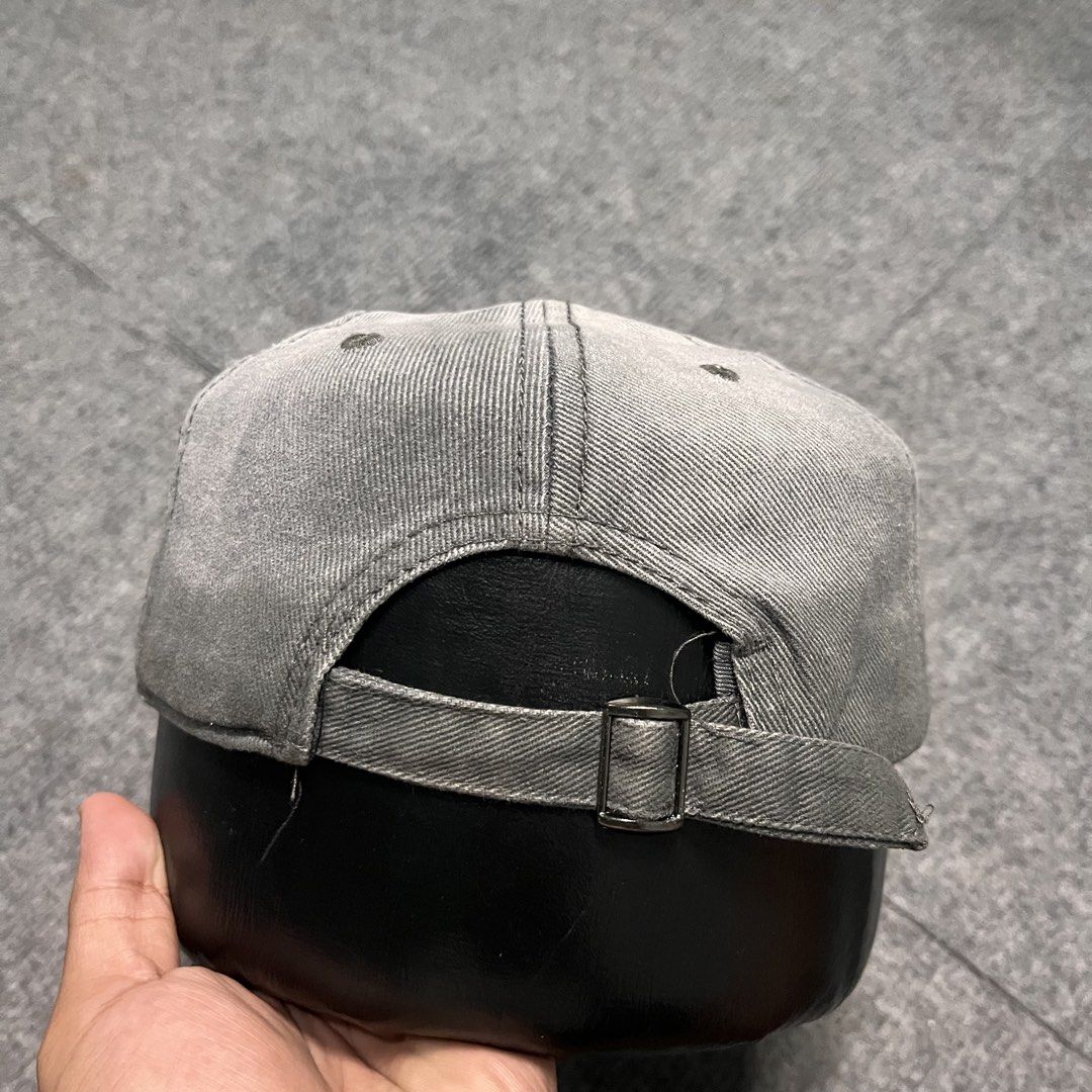 Prada Baseball Cap (Category: Caps & Hats) located in Argao. Submitted by rarecollective. (Listing ID 1444261359, Image 3). Description: Prada Baseball Cap •Size: Osfa •📐: •Condition: Good Condition •Color rate: 9.8/10 •Issue: Sign of usage •Price: 700.00🏷️📨 No Cod/Cop Mop: Gcash 📍Balisong, Argao, Cebu .