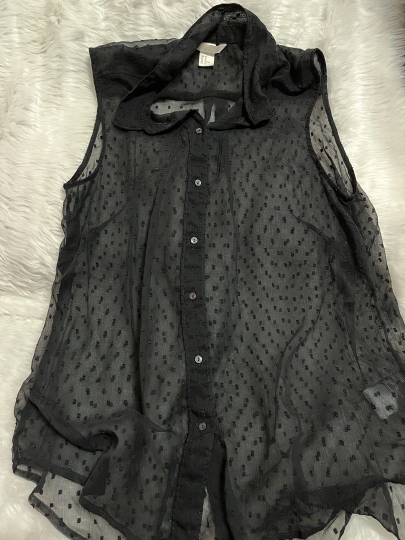 Pre Loved H&M Black Sleeveless Blouse (Category: Blouses) located in Las Pinas. Submitted by erd17declutters (Listing ID 1444304833, Image 1). Description: Mop: Union Digital Bank Loc: Las Pinas Ship: Lalamove / JNT/ LBC cop No meet up..