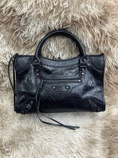 (Category: ) located in . Submitted by bagsandmanymanymore1 (Listing ID 1419517258, Image 1). Description: .