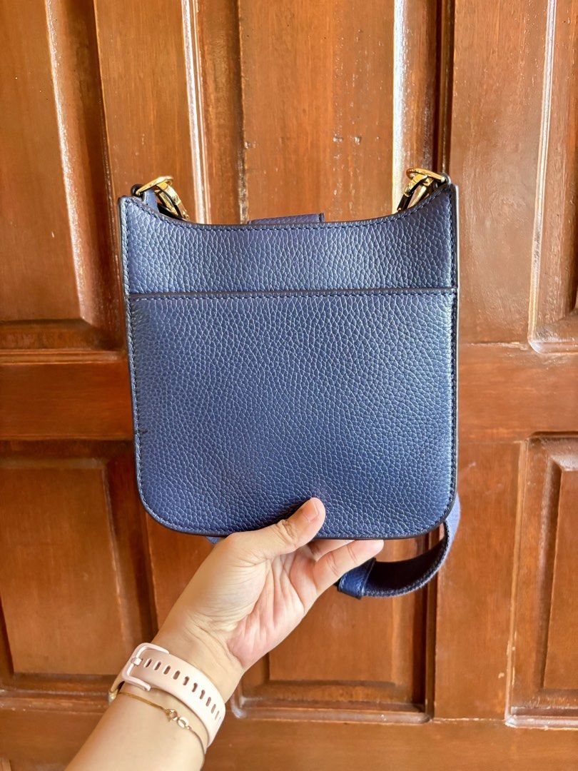 Preloved Tory Burch Thea Mini Web (Category: Luxury Bags & Wallets) located in Naguilian. Submitted by MyJanuary (Listing ID 1444135462, Image 2). Description: 💯 original Preloved Tory Burch Thea Mini Web shoulder bag Used a few times Flaw: missing tassel that's why selling low. Send offers lang po. Nego but no low ballers po sana. Thank you Rfs: will buy another bag Mod: free sf via jnt Mop: gcash 📍la union.