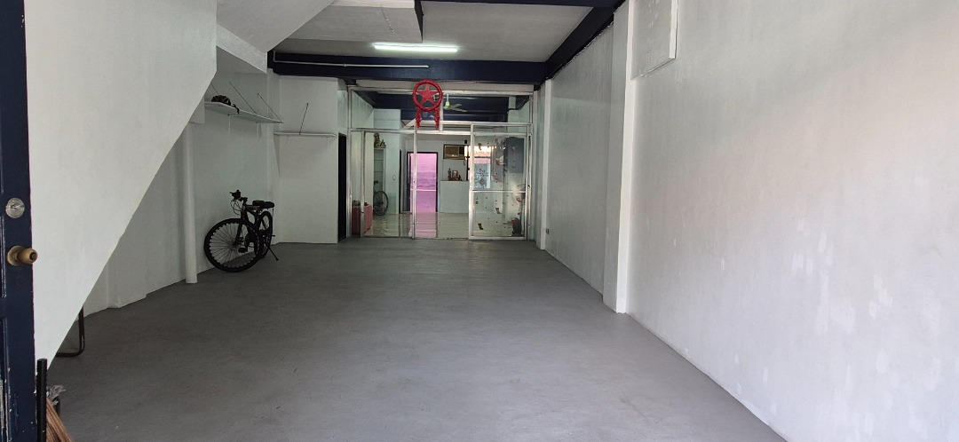 (Category: ) located in . Submitted by eddie.co (Listing ID 1444112429, Image 1). Description: .