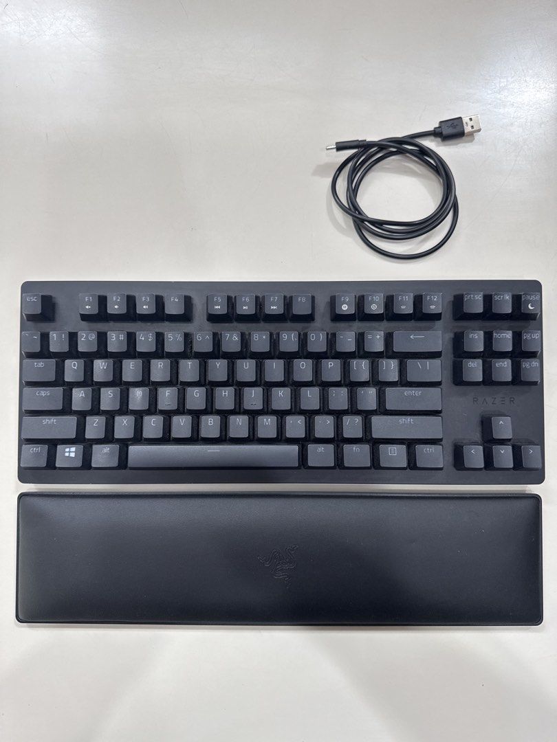 Razer Huntsman Tournament Edition Keyboard (Category: Computer Keyboard) located in Quezon City. Submitted by jvrey123 (Listing ID 1444125215, Image 3). Description: Comes with wrist rest and USB C cable. RFS: Decluttering Payment: BPI, UBP, GCash Pick-up: Cubao, QC Shipping: Grab c/o Buyer.