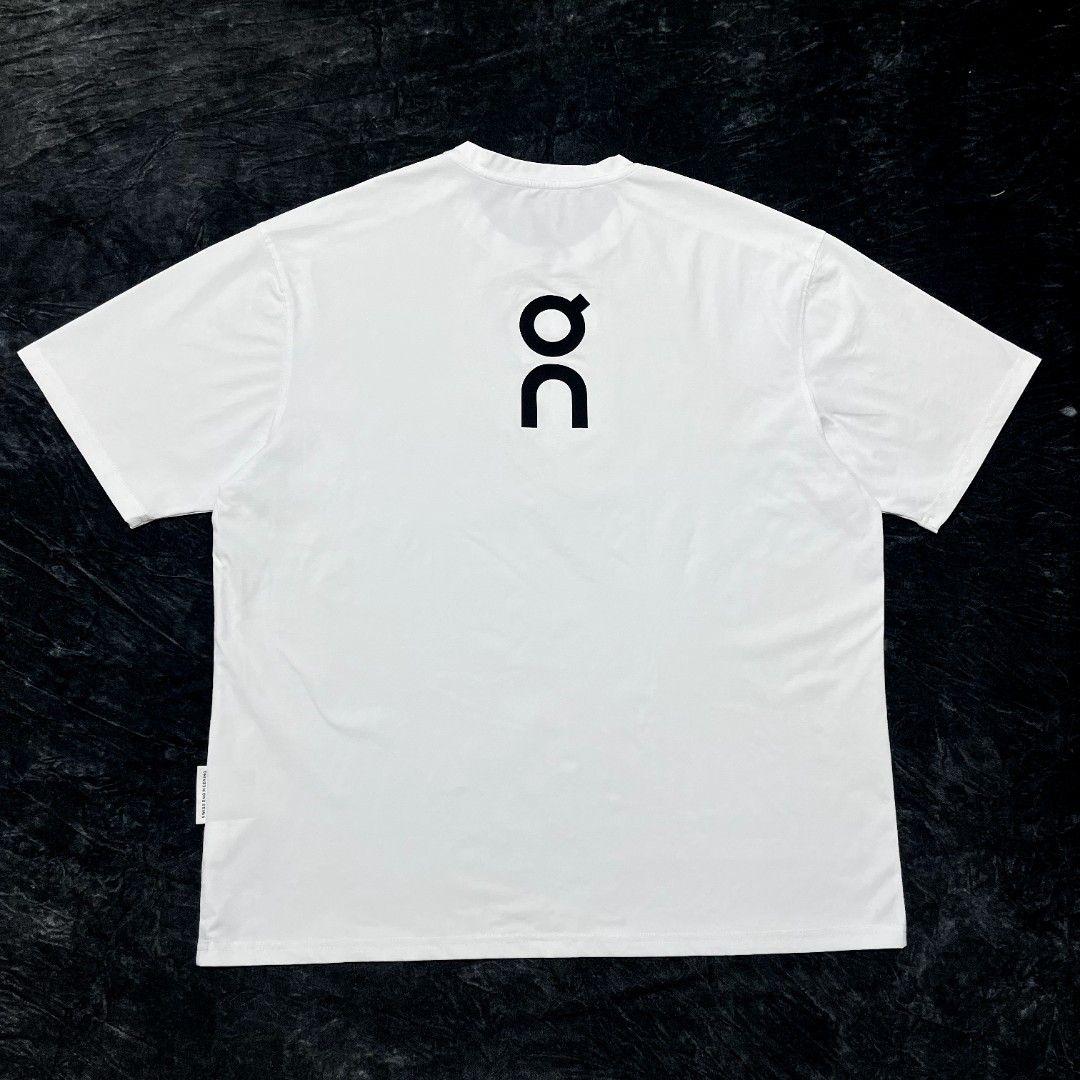 Run On Clouds Swiss Engineering Tee (Category: Activewear) located in Pavia. Submitted by timeless.rags.5001 (Listing ID 1444281911, Image 2). Description: Run On Clouds Swiss Engineering Tee Authentic Verygood condition Size XL Width: 25 Length: 29 Sign of use 580 only.